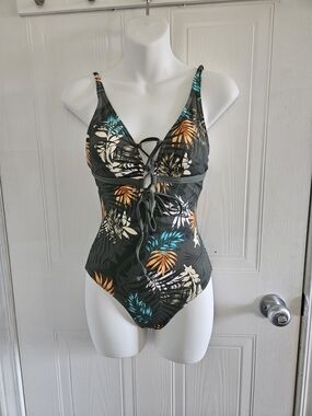 Moontide One-Piece Swimsuit Size 6